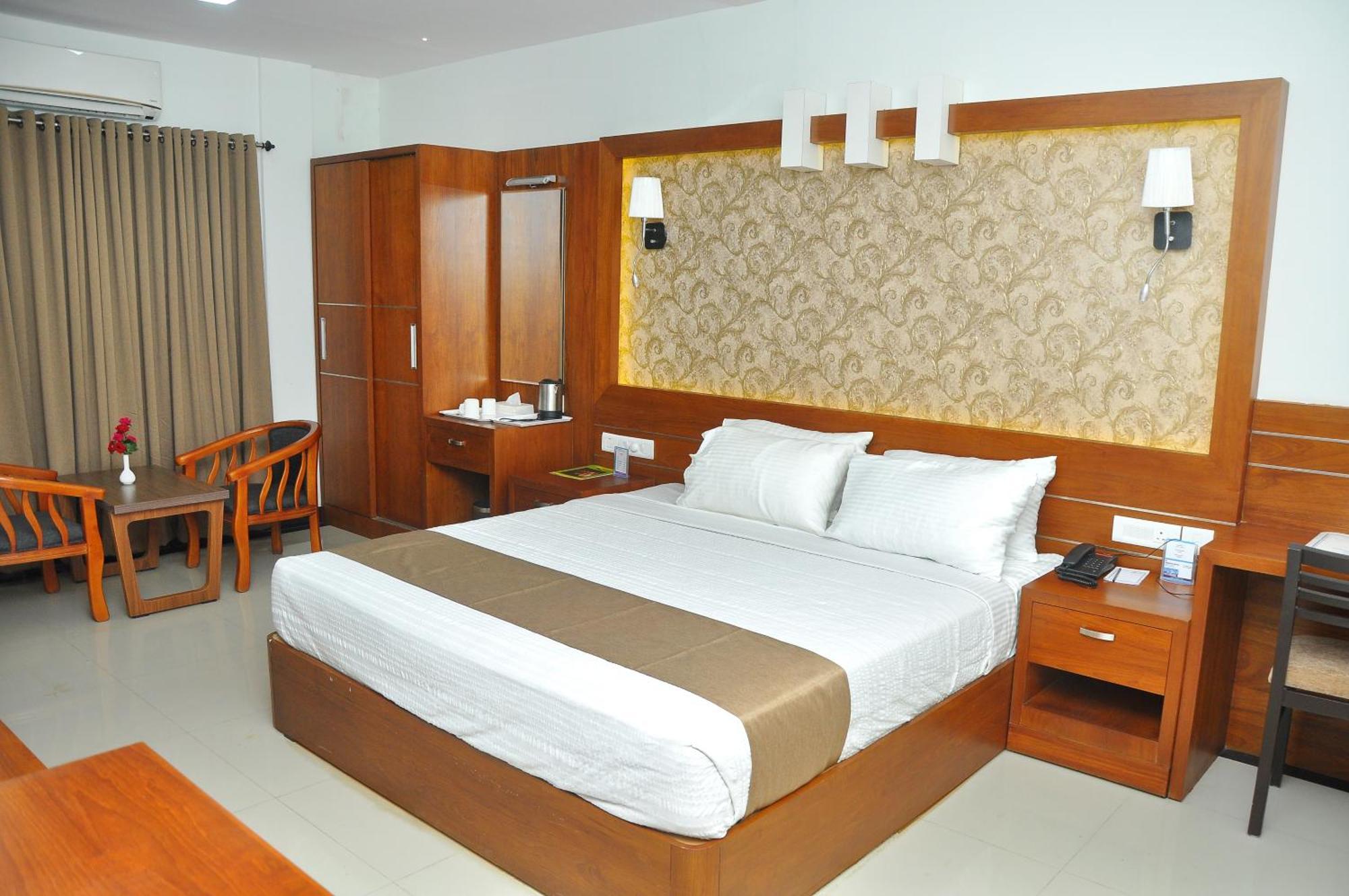 Kallada Mamatha Motels Kunnamkulam ภายนอก รูปภาพ