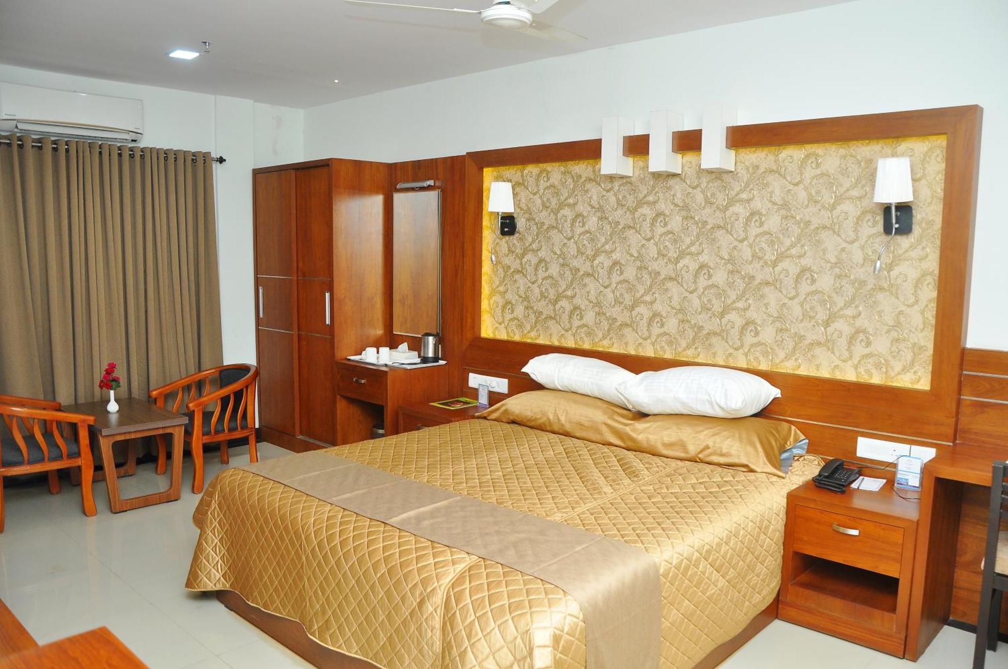 Kallada Mamatha Motels Kunnamkulam ภายนอก รูปภาพ